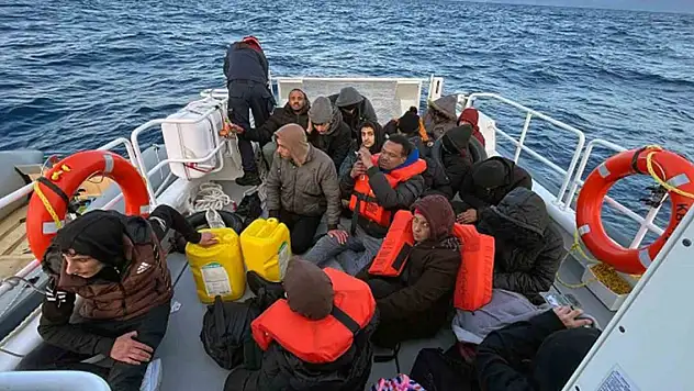 Datça'da 25 düzensiz göçmen kurtarıldı