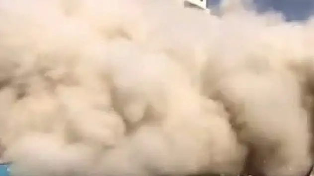 13 katlı bina yerle bir oldu! Yaşanan panik kamerada