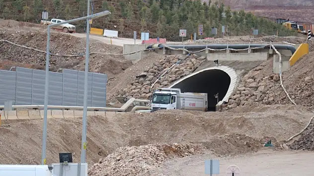 Bakanı Yerlikaya'dan toprak kaymasına ilişkin açıklama!