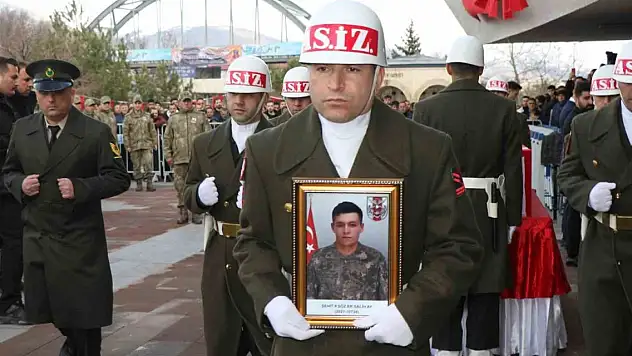 Şehit dualarla son yolculuğuna uğurlandı