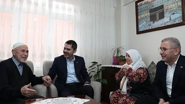 Murat Kurum, vatandaşın çay davetini geri çevirmedi