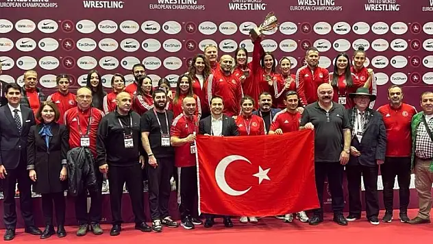 Avrupa Şampiyonası'nda milli güreşçiler tarih yazdı