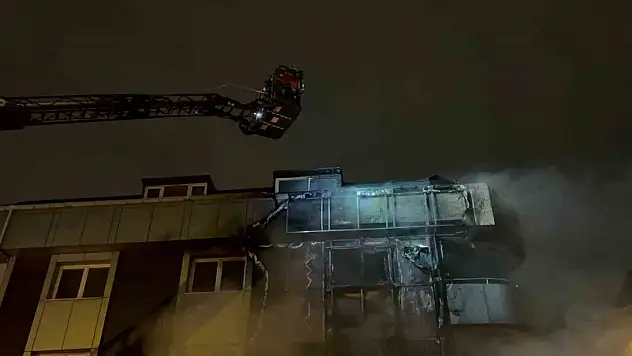 4 katlı iş merkezi kül oldu