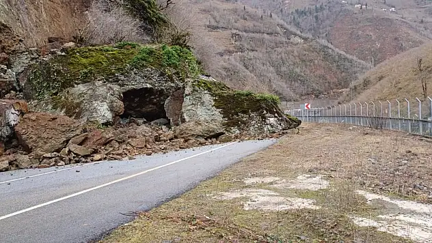 Beklenen oldu Toprak kaymasında 25 kişi öldü
