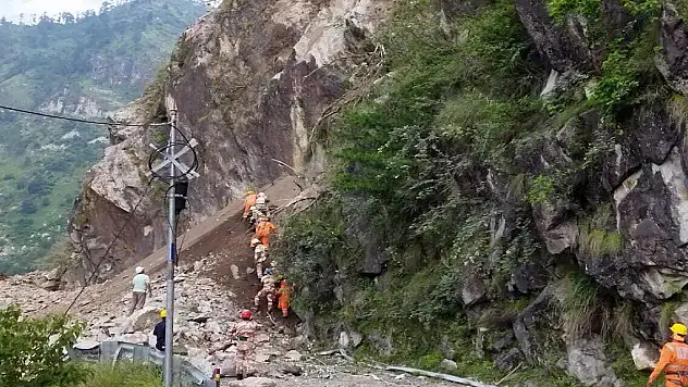 Afganistan'da heyelan: 25 ölü, 8 yaralı