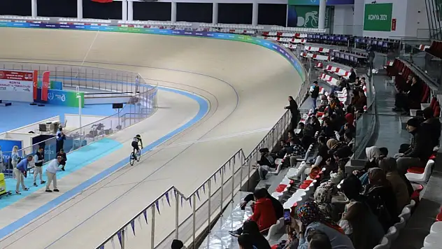 Konya Olimpik Veledromu'nda Puanlı 1. Etap Pist Yarışları düzenlendi