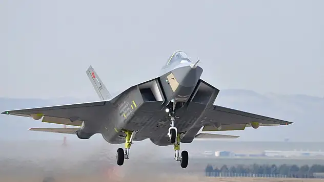 Milli muharip uçak KAAN'ın ilk uçuşu dış basında övgü aldı