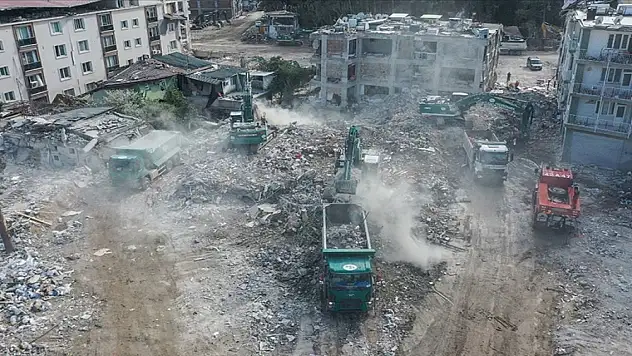 6 Şubat depremlerinde yıkılan binaların sorumluları hakkında açılan davalarda ilk karar çıktı