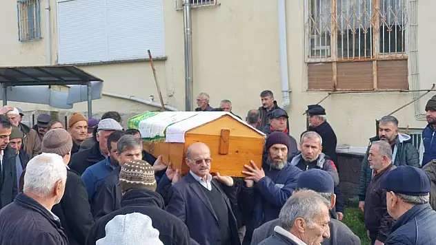 Aynı gün ölen anne ile oğlu yan yana toprağa verildi