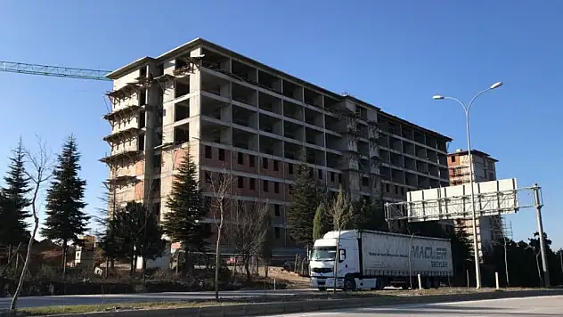 Yüksek Öğrenim Yurdu inşaatında kafasına kalas düşen işçi hayatını kaybetti