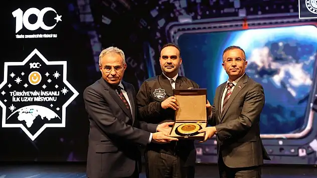 Bakan Kacır: Havacılıktaki başarımızı uzayda da elde edeceğiz