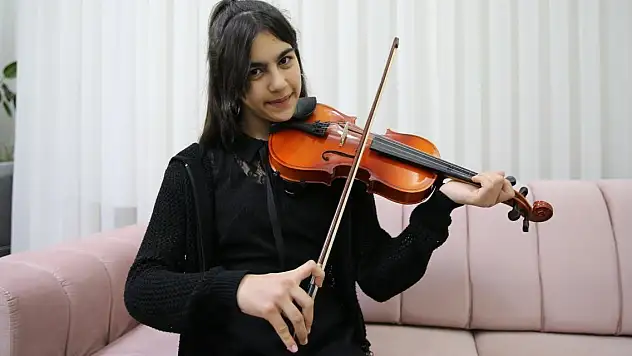 Denizlili küçük kemancı hayalini gerçekleştirdi