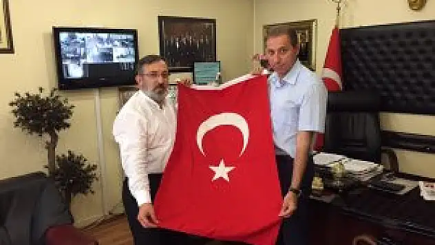 Bayrak kampanyasına Odalar da katıldı