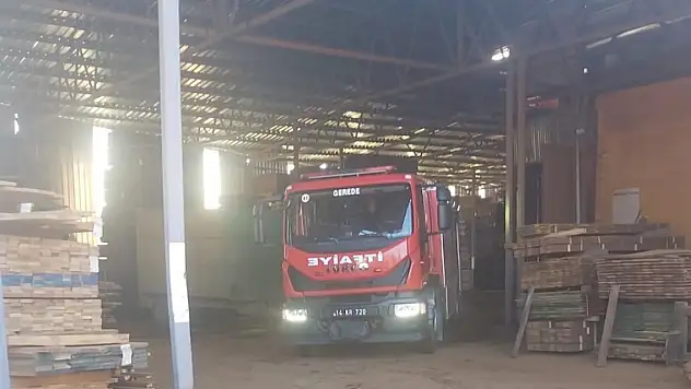 Oyuncu Necati Şaşmaz'ın fabrikasındaki talaş silosunda patlama ve yangın