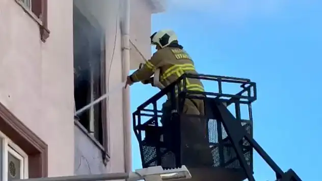 Şarjda bırakılan cep telefonu yangın çıkardı