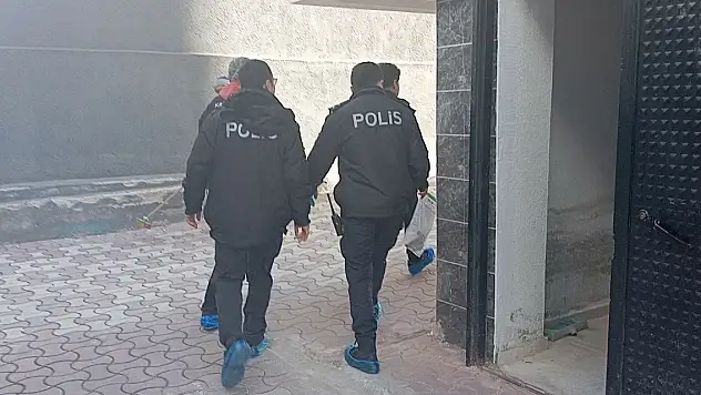 29 yaşındaki genç silahla başından vurulmuş halde bulundu