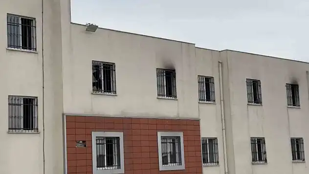 Korkutan yangın: 10 çocuk tahliye edildi!