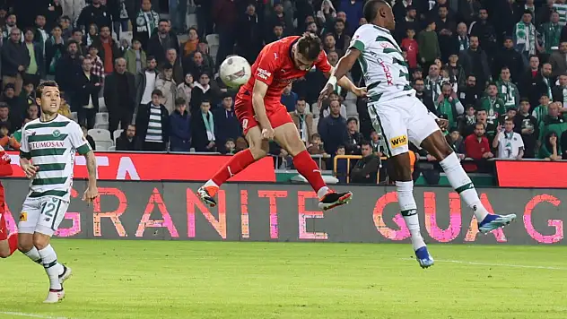 Konyasporlu Hadebe'nin performansı