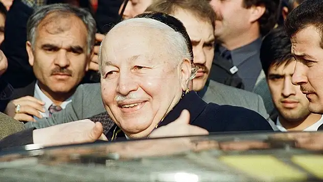 Türk siyasetinin 'Erbakan Hoca'sı vefatının 13. yılında anılıyor