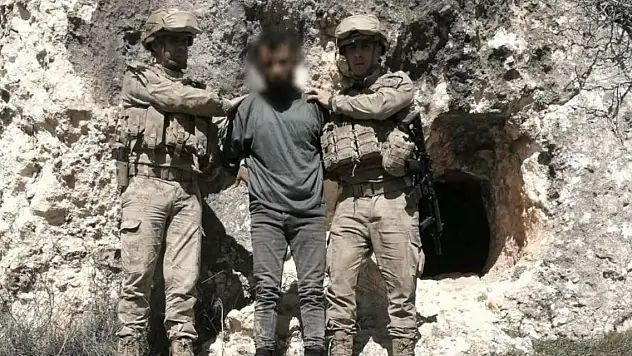 Eşini ve 2 akrabasını öldürdü, mağarada yakalandı