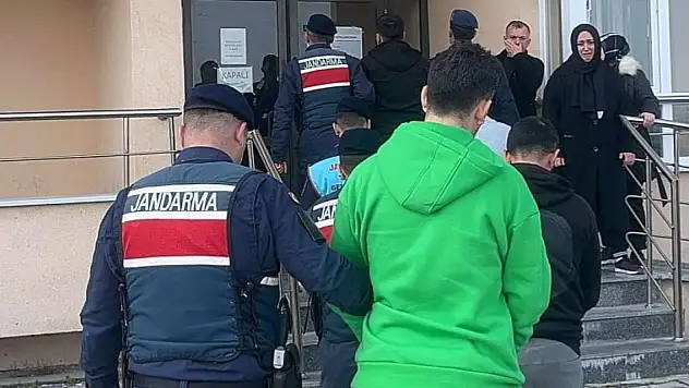 Çanakkale'de 27 düzensiz göçmen yakalandı