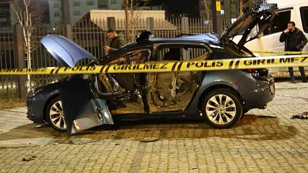 Muş'ta park halindeki araçta patlama meydana geldi, sürücü yaralandı