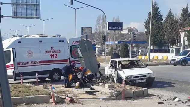 Otomobiller çarpıştı! 3 ölü, 2 yaralı