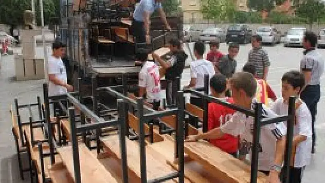 Okul müdürünün yaptıklarına bakın!