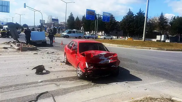 Kütahya'da iki otomobil çarpıştı: 3 ölü, 2 yaralı