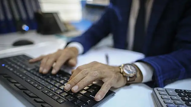 Hem ikramiyeyi hem de aylığı yükseltecek... Kamu çalışanlarının gözü bu vaatte