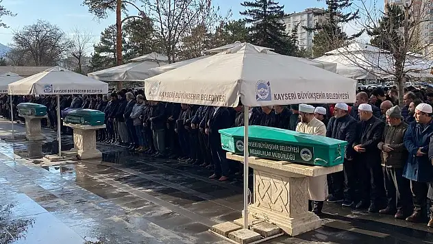 Feci kazada hayatını kaybeden 3 kişi toprağa verildi