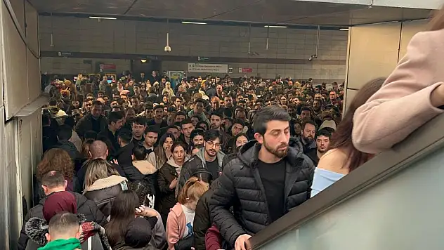 Mecidiyeköy metrobüs durağında yürüyen merdiven arızası: 3 yaralı