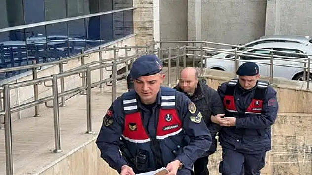 Polislere direnip başörtülü kadına hakaret eden müdür yardımcısı açığa alındı