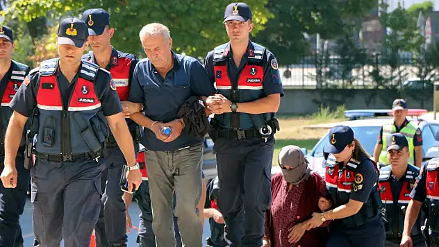 Husumetlisini torununun gözü önünde minibüsle ezerek öldüren sanık: Eşim araya girmeseydi o beni öldürmüştü