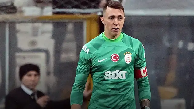 Galatasaray'ın sahadaki efsanesi Muslera, 400. Süper Lig maçına hazırlanıyor