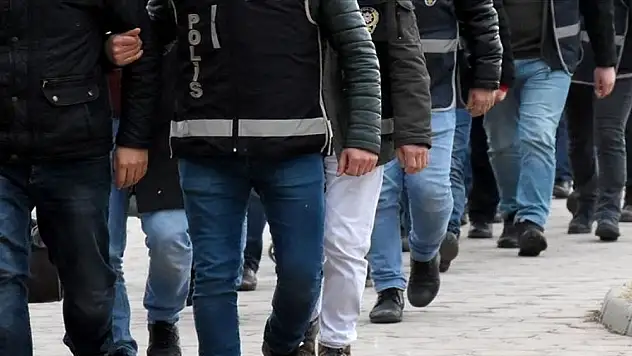 İzmir merkezli FETÖ operasyonunda 14 şüpheli yakalandı