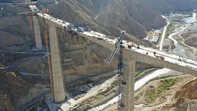 Yusufeli Viyadüğü tamamlandı, iki yaka kavuştu