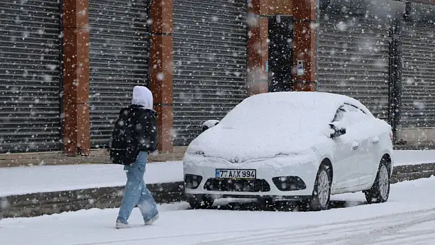 O ilde 152 yerleşim yerinin yolu kardan kapandı