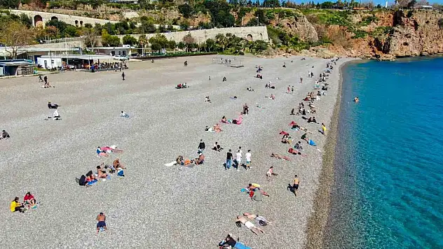 Konyaaltı Sahili doldu taştı