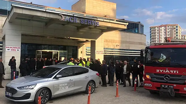 Arabadaki baygın kadın arabanın camı kırılarak tedavi edildi