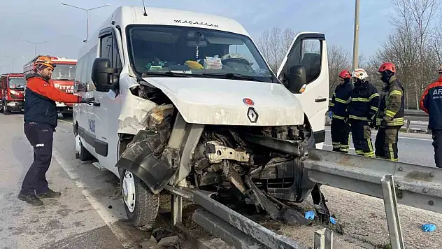 Kocaeli'de kaza... Sürücünün bacağı koptu