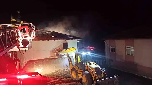 Mutfak tüpü patladı, çıkan yangında yaşlı kadın hayatını kaybetti