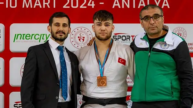 Selçuklu Belediyesporlu Mevlüt Öztaş'dan bronz madalya