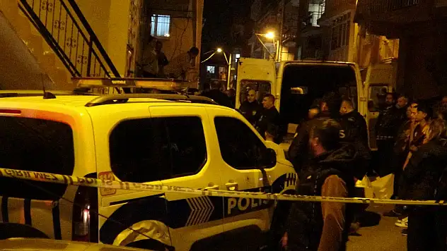 Cinnet getiren koca, eşini öldürüp, intihar etti yaralanan kızı 'Kurtarın bizi' diye yardım istedi