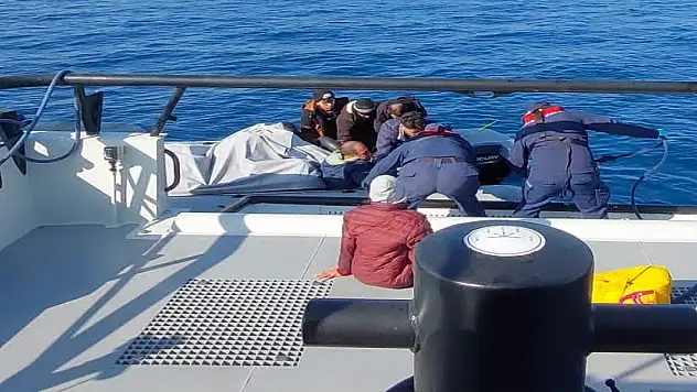 İzmir açıklarında 7'si çocuk 39 göçmen yakalandı