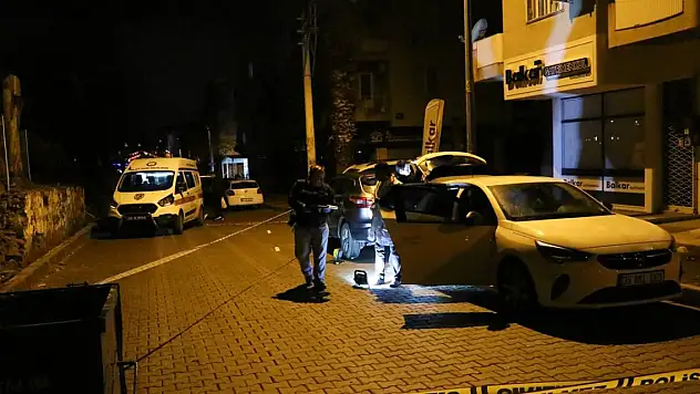 İzmir'de silahlı saldırıya uğrayan 17 yaşındaki genç öldü