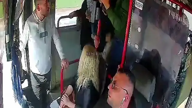 Halk otobüsünde sopalı 'fazla yolcu' kavgası