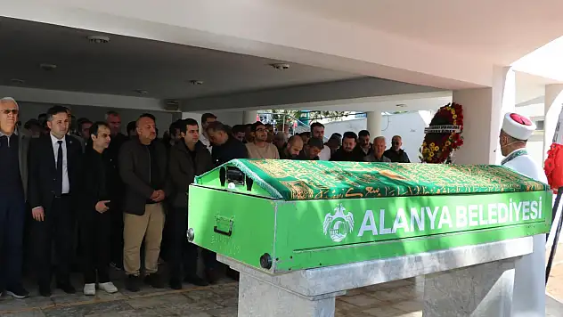 Tribünde rahatsızlanıp hayatını kaybeden Galatasaray taraftarı toprağa verildi