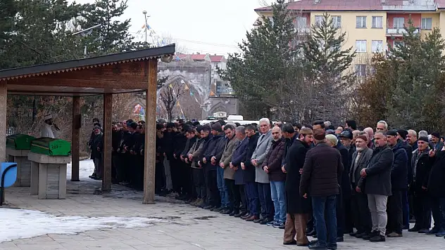 Anne ve kızı toprağa verildi cinayet şüphelisi öğretmen eş adliyede