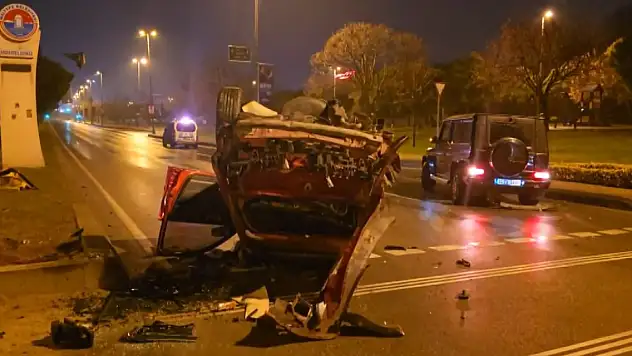 Demokrat Parti il başkanın da içinde bulunduğu cip kazaya karıştı